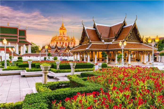 Templo de Wat Ratchanatdaram en Bangkok, Tailandia