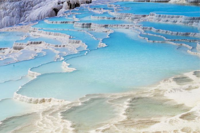 Vista de los minerales calcáreos en Pamukkale.