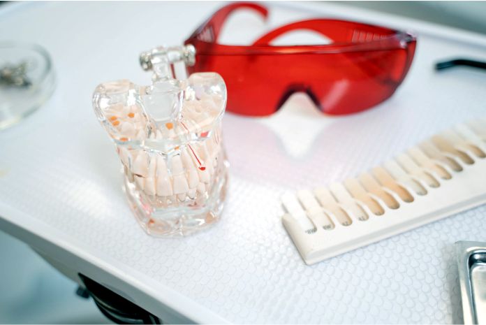Qué tipos de prótesis se pueden encontrar dentro de un laboratorio dental