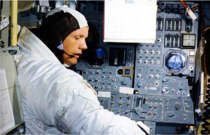 Por qué Neil Armstrong fue quien pisó primero la Luna si el plan era que lo hiciera Buzz Aldrin