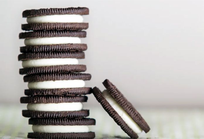 con qué hacen ese relleno que une ambas tapitas de las Oreo