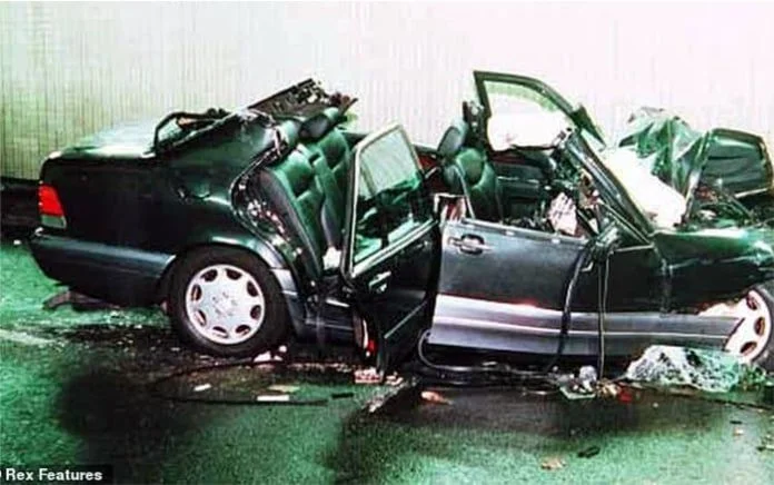 trágico accidente de tráfico ocurrido durante la noche del 31 de agosto de 1997 en el Puente del Alma de París