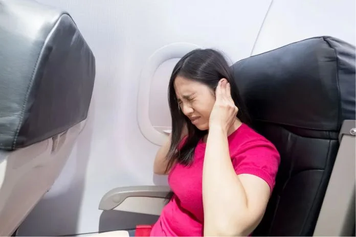 Por qué se nos taponan los oídos cuando viajamos en avión