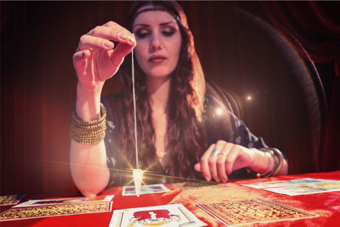 Spanish Tarot card reading, psychics
