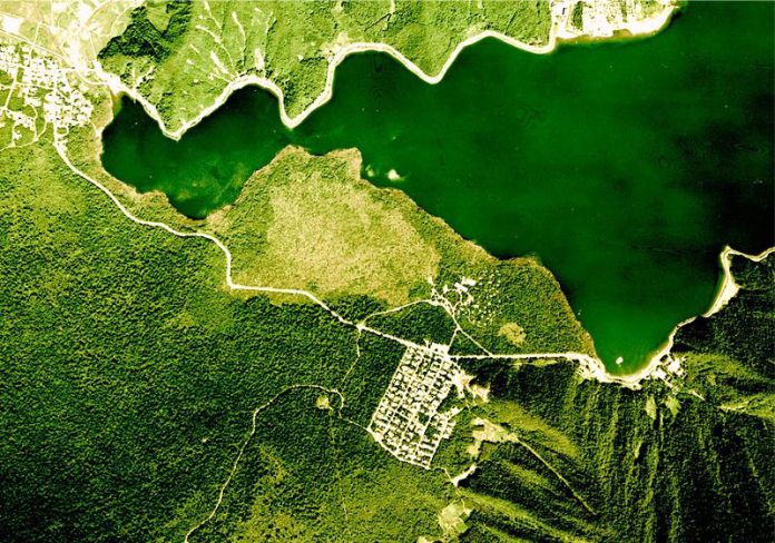 Extensión del bosque Aokigahara y el lago Saiko
