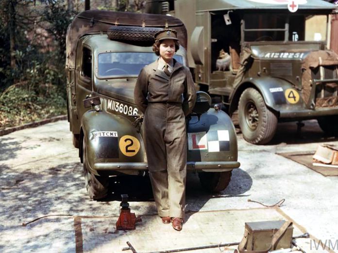 El sorprendente papel militar de la reina Isabel durante la Segunda Guerra Mundial