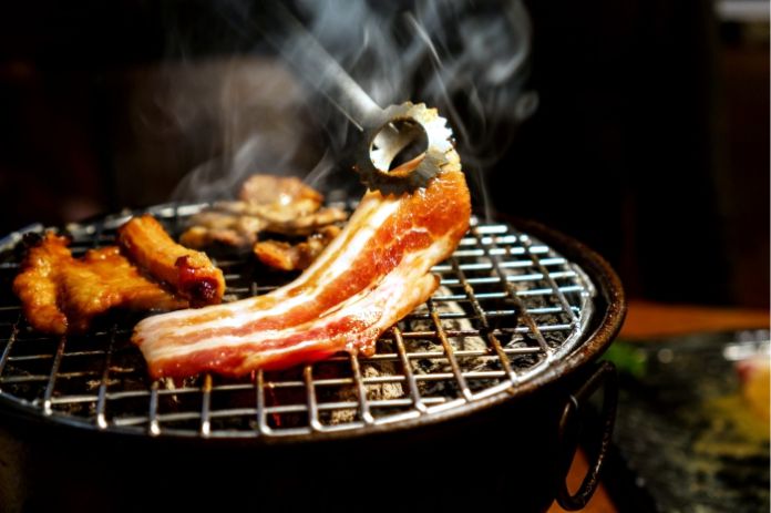 Los riesgos de cocinar en parrillas, hornos y barbacoas