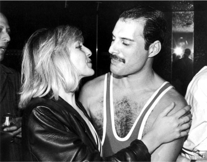 Freddie Mercury con Mary Austin