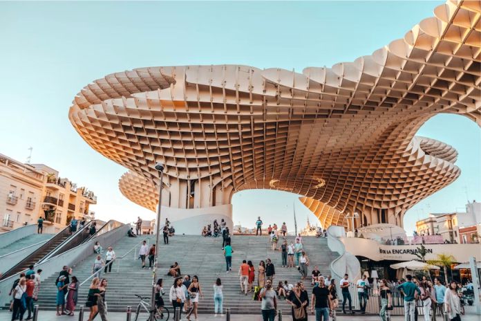 Explorando el arte y la arquitectura de Sevilla: Una fiesta para los sentidos