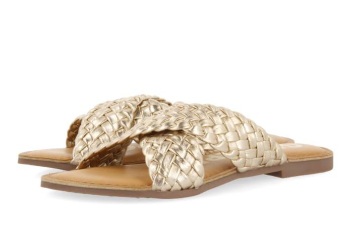 Estos son los tipos de sandalias de mujer que más se están vendiendo en las rebajas